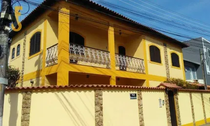 VENDO MARAVILHOSA CASA COM 4 QUARTOS E PISCINA, EM CONDOMINIO FECHADO NA TAQUARA