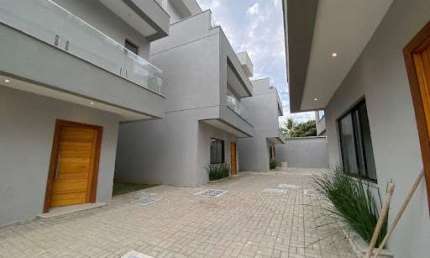 IMPERDÍVEL! Casa de Condomínio com Design Contemporâneo na Freguesia de Jacarepaguá