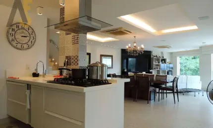 Casa dentro de condomínio, 4 quartos 3 suítes - Vista Deslumbrante!
