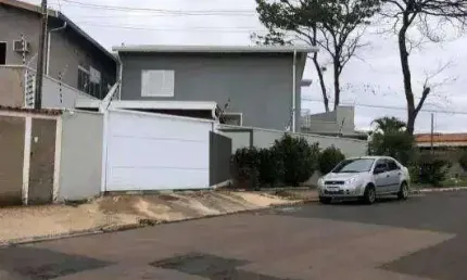 Casa para venda e aluguel em Jardim Conceição de 131.00m² com 2 Quartos, 1 Suite e 3 Garagens