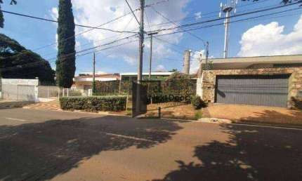 Casa para alugar em Jardim Chapadão de 250.00m² com 3 Quartos, 1 Suite e 4 Garagens