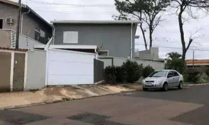 Casa para venda e aluguel em Jardim Conceição de 131.00m² com 2 Quartos, 1 Suite e 3 Garagens
