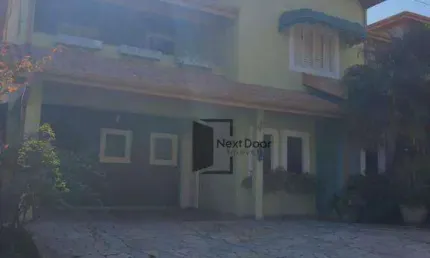 Casa de Condomínio para venda em Roncáglia de 220.00m² com 3 Quartos, 1 Suite e 4 Garagens