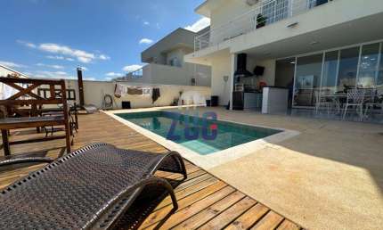 Sobrado à venda em Valinhos, Santa Cruz, com 3 suítes, com 230 m², Condomínio Le Village