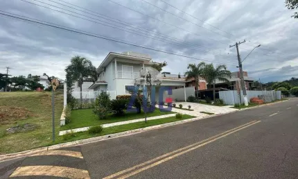 Sobrado à venda em valinhos, dois córregos, com 4 suítes, com 368 m²