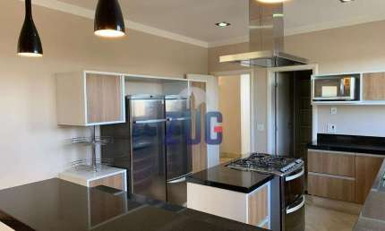 Sobrado para alugar em Valinhos, Chácaras Silvania, com 4 suítes, com 550 m², Porto Seguro Village