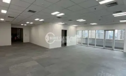 Escritório para locação na Rua Bacaetava - Morumbi.