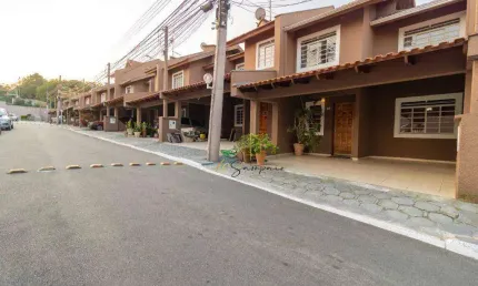 Sobrado com 3 dormitórios para alugar, 74 m² por R$ 3.170,00/mês - Alto Boqueirão - Curitiba/PR