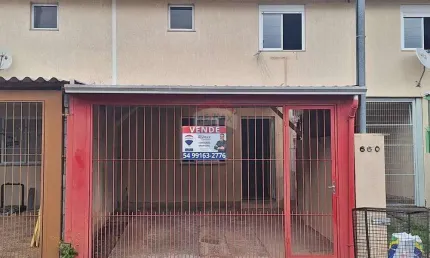Sobrado - 03 Dormitórios - 02 Banheiros - 01 Vaga - R$245.000,00