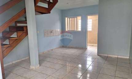 Sobrado - 03 Dormitórios - 02 Banheiros - 01 Vaga - R$245.000,00