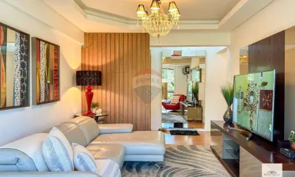 Apartamento lindamente mobiliado e equipado no Bairro Panazzolo, 02 quartos, sendo uma suite e closet e ótima localização