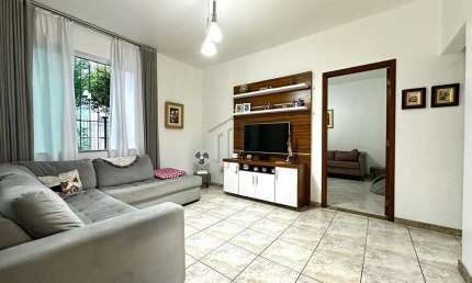 Casa Padrão à venda no bairro Trindade - Florianópolis