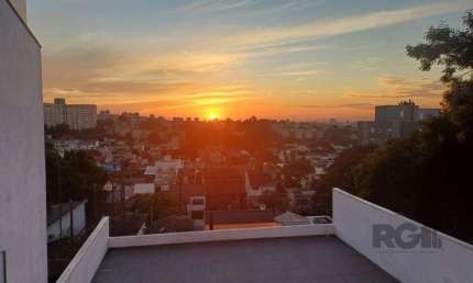 Casa com 3 quartos à venda na Rua Tomaz Edison, Santo Antônio, Porto Alegre