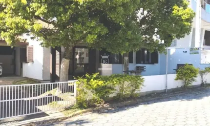 Casa com 3 quartos para alugar na Rua Pescada Branca, 131, Centro, Bombinhas