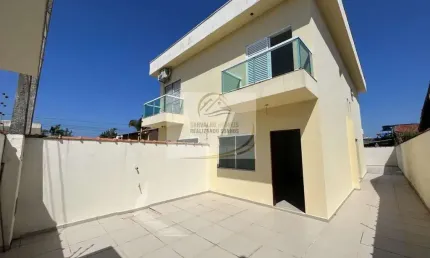 Sobrado lado praia 500mts do mar com espaço para fazer piscina em itanhaém!