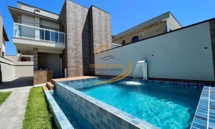 Maravilhosa casa sobreposta térrea com piscina e churrasqueira frente mar em itanhaém!