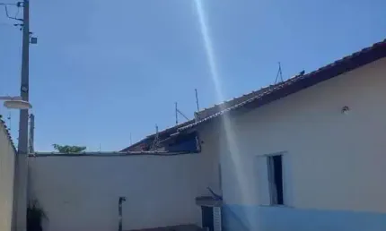 Casa lado praia com piscina próximo ao mar para venda em itanhaém!