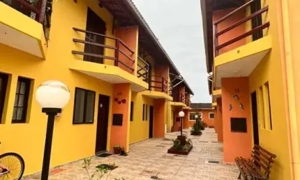 Sobrado em condomínio 50 metros do mar para venda em mongaguá!!