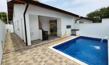 Linda casa nova próximo da praia em excelente bairro com piscina grande e churrasqueira!