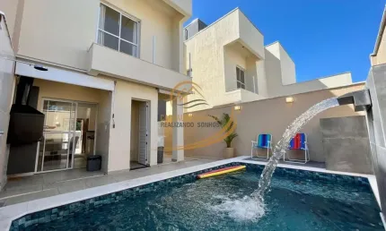 Sobrado em condomínio lado praia perto do mar com espaço de lazer privado em itanhaém!