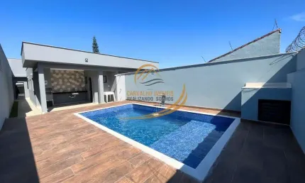Linda casa com piscina e terreno grande lado praia em itanhaém!!