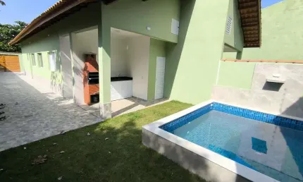 Casa com piscina lado praia 1500mts do mar para venda em itanhaém!!