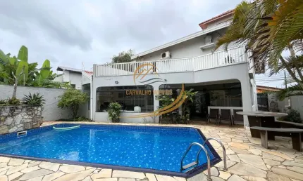 Casa alto padrão próximo ao mar com piscina e churrasqueira para venda!!