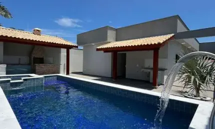 Confira essa linda casa isolada em fase de obras 200mts do mar em itanhaém!!