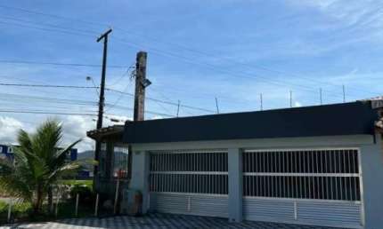 CASA USADA LADO PRAIA COM CHURRASQUEIRA PARA VENDA EM MONGAGUÁ!