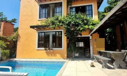 Sobrado com 5 dormitórios à venda, 240 m² por R$ 1.900.000,00 - Tombo - Guarujá/SP