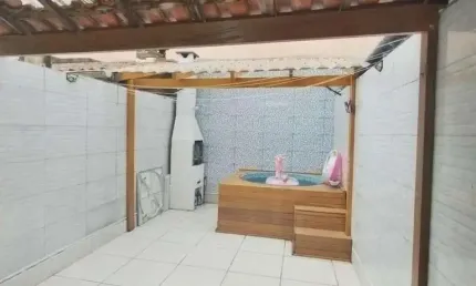 Sobrado com 3 dormitórios à venda, 97 m² por R$ 650.000,00 - Tombo - Guarujá/SP