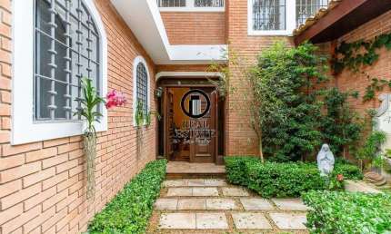 Casa para Venda - 641m², 4 dormitórios, sendo 2 suites, 4 vagas - Jardim Leonor