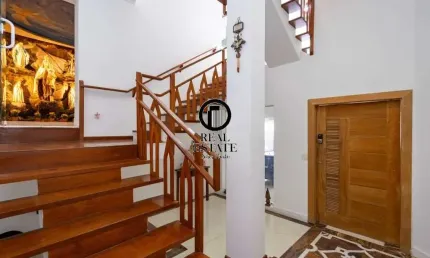 Casa para Venda - 800m², 7 dormitórios, sendo 5 suites, 5 vagas - Jardim Leonor