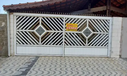 Casa 2 dormitórios sendo 1 suíte a 100 metros do mar na Vila Caiçara-Praia Grande-SP