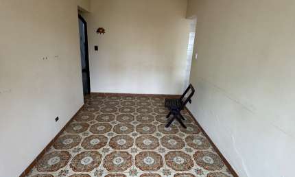 Oportunidade única, apartamento 2 dormitórios, 1 banheiro no centro da Vila Caiçara-Praia Grande-SP