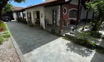 Linda casa isolada na Vila Caiçara a 150 metros do mar, Praia Grande-SP.