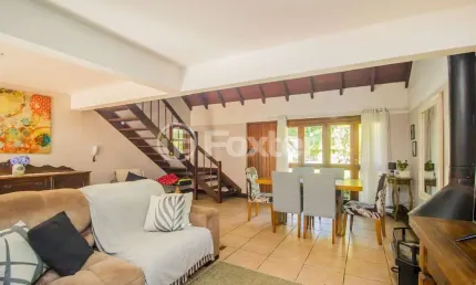 Casa em condomínio fechado com 5 quartos à venda na Rua Dea Coufal, 1380, Cavalhada, Porto Alegre, 220 m2 por R$ 699.000