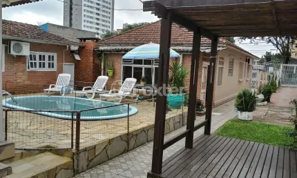 Casa com 4 quartos à venda na Rua dos Burgueses, 233, Partenon, Porto Alegre, 1035 m2 por R$ 1.200.000