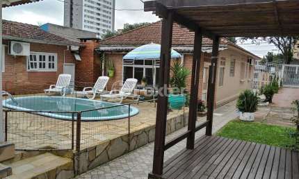 Casa comercial com 3 salas à venda na Rua dos Burgueses, 233, Partenon, Porto Alegre, 1035 m2 por R$ 1.200.000