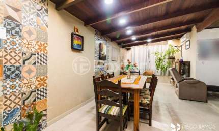 Casa com 3 quartos à venda na Rua Caetano La Porta, 285, Rubem Berta, Porto Alegre, 278 m2 por R$ 490.000