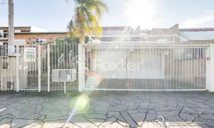 Casa com 3 quartos à venda na Avenida Celestino Bertolucci, 75, Aberta dos Morros, Porto Alegre, 222 m2 por R$ 675.000