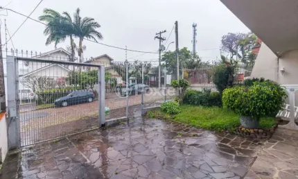 Casa com 3 quartos à venda na Rua Padre Alois Kades S J, 100, Jardim Europa, Porto Alegre, 300 m2 por R$ 910.000