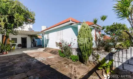 Casa com 3 quartos à venda na Rua Saudável, 94, Medianeira, Porto Alegre, 150 m2 por R$ 426.000