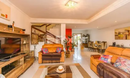 Casa com 3 quartos à venda na Rua Canísio Binsfeld, 371, Hípica, Porto Alegre, 170 m2 por R$ 710.000