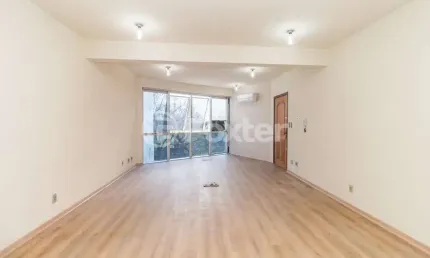 Sala comercial com 1 sala à venda na Rua Visconde de Pelotas, 21, Passo da Areia, Porto Alegre, 60 m2 por R$ 172.000