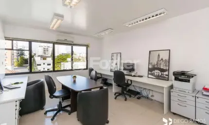 Sala comercial com 1 sala à venda na Avenida Cristóvão Colombo, 2427, Floresta, Porto Alegre, 51 m2 por R$ 320.000
