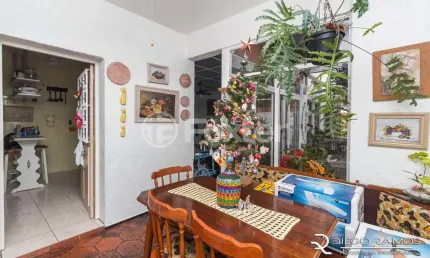 Casa com 4 quartos à venda na Alameda Eduardo Guimarães, 109, Três Figueiras, Porto Alegre, 482 m2 por R$ 3.600.000