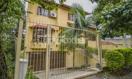 Casa com 4 quartos à venda na rua caieira, 433, medianeira, porto alegre, 221 m2 por r$ 630.000