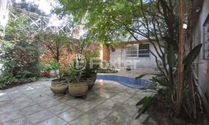 Casa com 5 quartos à venda na Rua Lobo da Costa, 448, Azenha, Porto Alegre, 272 m2 por R$ 810.000
