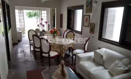 Casa com 3 quartos à venda na Avenida Mercedes, 116, Moinhos de Vento, Porto Alegre, 226 m2 por R$ 1.400.000